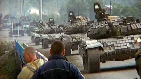 Des blindés russes font route vers la capitale ossète. Des blindés russes font route vers la capitale ossète.