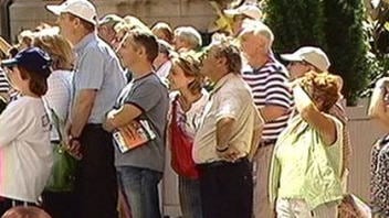 Admirateurs guettant la sortie de Céline Dion Admirateurs guettant la sortie de Céline Dion