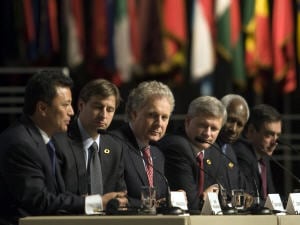 Marc Ravalomanana, Shawn Graham, Jean Charest, Stephen Harper, Abdou Diouf et François Fillon à la clôture du Sommet de la Francophonie à Québec Marc Ravalomanana, Shawn Graham, Jean Charest, Stephen Harper, Abdou Diouf et François Fillon à la clôture du Sommet de la Francophonie à Québec
