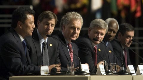 Marc Ravalomanana, Shawn Graham, Jean Charest, Stephen Harper, Abdou Diouf et François Fillon à la clôture du Sommet de la Francophonie à Québec Marc Ravalomanana, Shawn Graham, Jean Charest, Stephen Harper, Abdou Diouf et François Fillon à la clôture du Sommet de la Francophonie à Québec