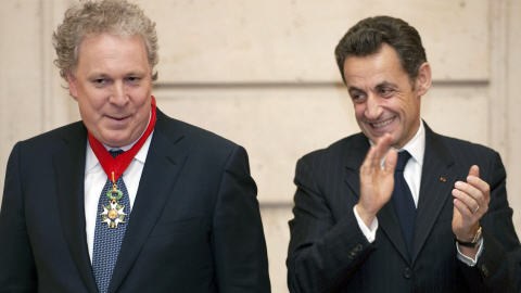 Jean Charest a reçu l'insigne et le grade de Commandeur dans l'Ordre de la Légion d'honneur. Jean Charest a reçu l'insigne et le grade de Commandeur dans l'Ordre de la Légion d'honneur.