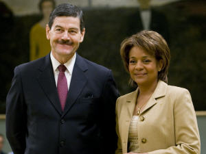 Francisco Barrio Terrazas a été reçu jeudi par la gouverneure générale Michaëlle Jean. Francisco Barrio Terrazas a été reçu jeudi par la gouverneure générale Michaëlle Jean.