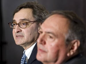 Michael Sabia (à gauche) en compagnie du président du C.A. de la Caisse de dépôt et placement du Québec, Robert Tessier Michael Sabia (à gauche) en compagnie du président du C.A. de la Caisse de dépôt et placement du Québec, Robert Tessier