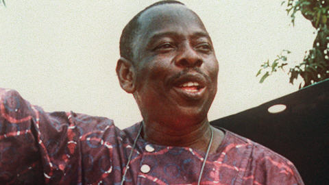 L'écrivain Ken Saro-Wiwa, qui a été pendu le 10 novembre 1995. L'écrivain Ken Saro-Wiwa, qui a été pendu le 10 novembre 1995.