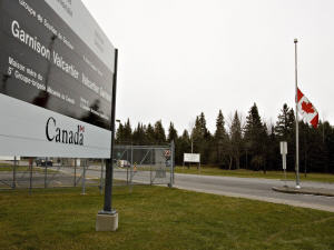 Entrée sur le site de la base de Valcartier. Entrée sur le site de la base de Valcartier.