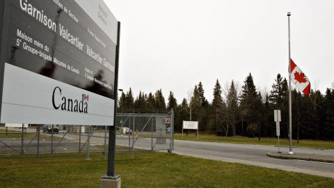 Entrée sur le site de la base de Valcartier. Entrée sur le site de la base de Valcartier.