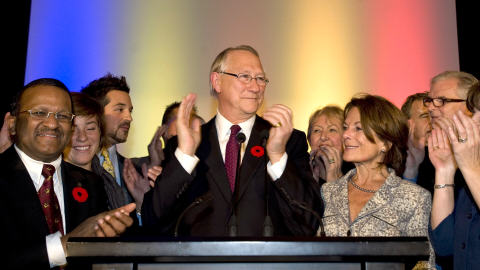 Le maire de Montréal, Gérald Tremblay, célèbre sa troisième élection à la mairie, le 2 novembre 2009. Le maire de Montréal, Gérald Tremblay, célèbre sa troisième élection à la mairie, le 2 novembre 2009.