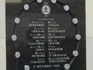 Plaque commémorative des victimes de Polytechnique Plaque commémorative des victimes de Polytechnique