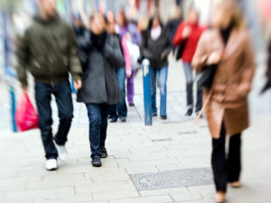 Des passants dans la rue Des passants dans la rue