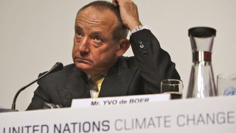 Yvo De Boer, secrétaire exécutif de la Convention-cadre des Nations Unies sur les changements climatiques, durant sa conférence de presse à l'ouverture de la conférence de Copenhague Yvo De Boer, secrétaire exécutif de la Convention-cadre des Nations Unies sur les changements climatiques, durant sa conférence de presse à l'ouverture de la conférence de Copenhague