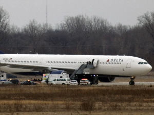 L'avion de Delta Airlines qui a été la cible d'un attentat déjoué le 25 décembre. L'avion de Delta Airlines qui a été la cible d'un attentat déjoué le 25 décembre.