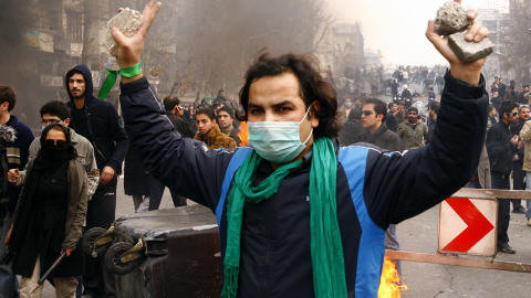 Un militant de l'opposition à Téhéran. Un militant de l'opposition à Téhéran.