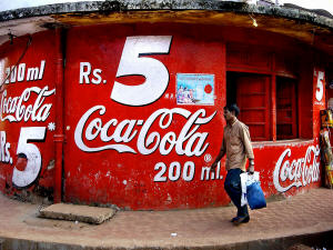 Affiche publicitaire de Coca-Cola en Inde. Affiche publicitaire de Coca-Cola en Inde.