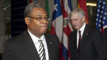 Le premier ministre d'Haïti, Jean-Max Bellerive, et le ministre des Affaires étrangères du Canada, Lawrence Cannon Le premier ministre d'Haïti, Jean-Max Bellerive, et le ministre des Affaires étrangères du Canada, Lawrence Cannon