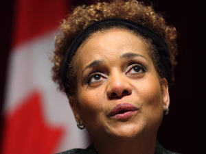 La gouverneure générale Michaëlle Jean au lendemain du séisme qui a dévasté son pays d'origine La gouverneure générale Michaëlle Jean au lendemain du séisme qui a dévasté son pays d'origine