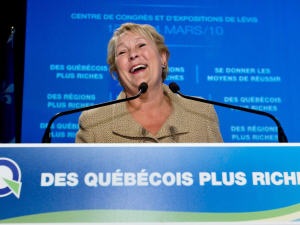 La chef péquiste Pauline Marois au colloque du parti sur l'économie, à Lévis. La chef péquiste Pauline Marois au colloque du parti sur l'économie, à Lévis.