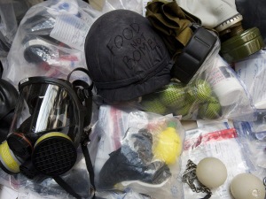 La police a exhibé, mardi, des objets confisqués pendant la tenue du sommet du G20. La police a exhibé, mardi, des objets confisqués pendant la tenue du sommet du G20.