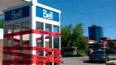 L'accès à certaines cabines téléphoniques est interdit. L'accès à certaines cabines téléphoniques est interdit.