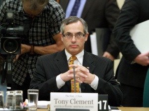 Le ministre Tony Clement Le ministre Tony Clement