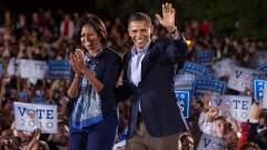 Barack et Michelle Obama lors d'un rassemblement à la Ohio State University à Columbus. Barack et Michelle Obama lors d'un rassemblement à la Ohio State University à Columbus.