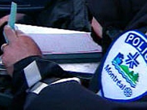 Le Service de police de la ville de Montréal (SPVM) veut équiper ses agents d'un dispositif GPS Le Service de police de la ville de Montréal (SPVM) veut équiper ses agents d'un dispositif GPS