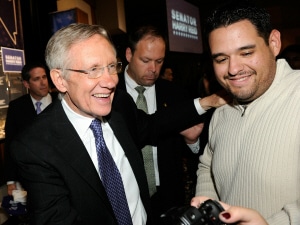 Harry Reid demeure sénateur du Nevada. Il sera à nouveau l'homme fort du Parti démocrate au Sénat. Harry Reid demeure sénateur du Nevada. Il sera à nouveau l'homme fort du Parti démocrate au Sénat.
