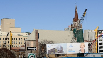 Pour la petite histoire, l'église St-Sauveur est celle où René Angelil a été baptisé. Pour la petite histoire, l'église St-Sauveur est celle où René Angelil a été baptisé.