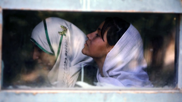 Deux filles suivent des cours dans une école de Kaboul en septembre 2010. Deux filles suivent des cours dans une école de Kaboul en septembre 2010.