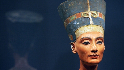 Le buste de la reine Nefertiti Le buste de la reine Nefertiti