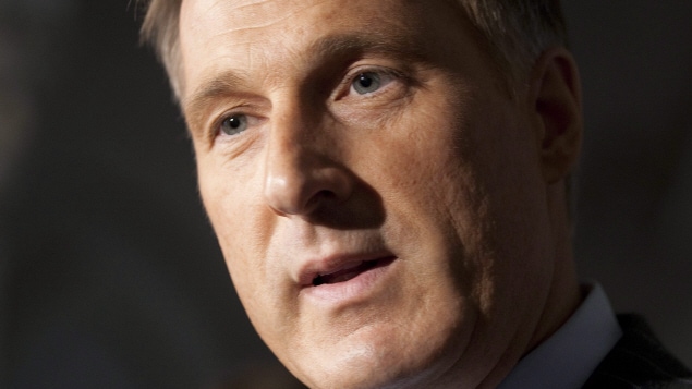 Maxime Bernier répond aux questions des journalistes le 7 octobre 2010. Maxime Bernier répond aux questions des journalistes le 7 octobre 2010.