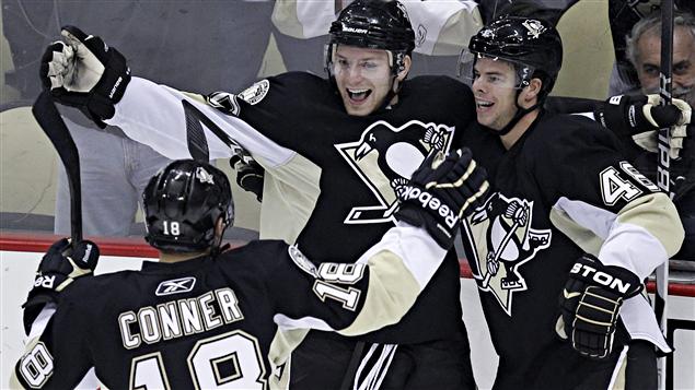 Chris Conner, Tyler Kennedy et Mark Letestu Chris Conner, Tyler Kennedy et Mark Letestu