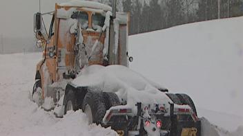 Une remorque coincée dans la neige. Une remorque coincée dans la neige.