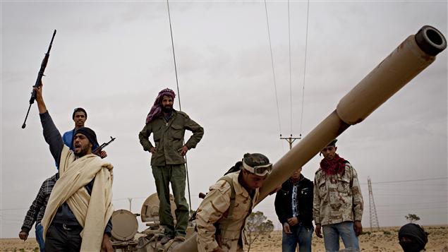 Des rebelles libyens à Benghazi Des rebelles libyens à Benghazi