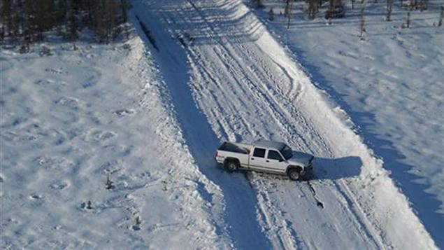 La GRC a secouru cinq hommes dont la camionnette s'était enlisée sur une route hivernale au nord de la province. La GRC a secouru cinq hommes dont la camionnette s'était enlisée sur une route hivernale au nord de la province.