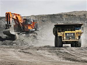 La mine de sables bitumineux Albian Sands, près de Fort McMurray, en Alberta
