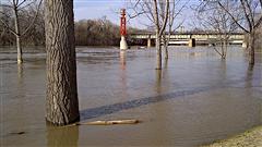 La rivière Rouge a atteint son niveau maximal mercredi à Winnipeg. La rivière Rouge a atteint son niveau maximal mercredi à Winnipeg.