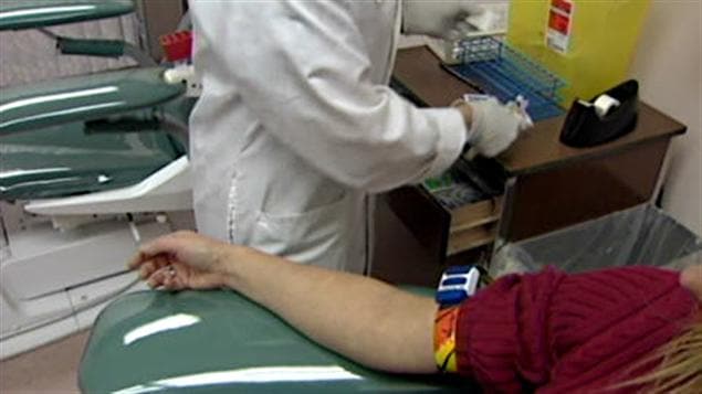 Une infirmière et sa patiente Une infirmière et sa patiente