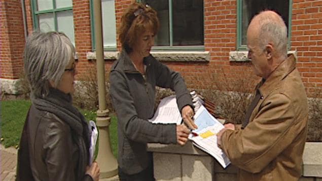 Des citoyens se mobilisent contre le projet de développement Roc Pointe à Lévis. Des citoyens se mobilisent contre le projet de développement Roc Pointe à Lévis.