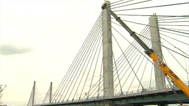 Le pont de l'autoroute 25 Le pont de l'autoroute 25