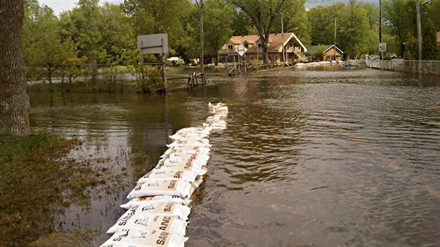 Venise-en-Québec, le 24 mai Venise-en-Québec, le 24 mai