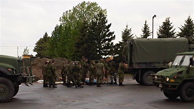 Militaires à l'oeuvre à Saint-Paul-de-l'Île-aux-Noix Militaires à l'oeuvre à Saint-Paul-de-l'Île-aux-Noix
