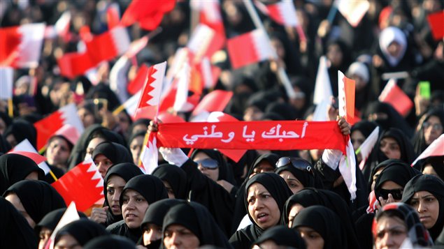 Des milliers de Bahreïnis ont manifesté pacifiquement dans les rues de Sintra, le 17 juin, à l'appel du parti chiite Wefaq. Des milliers de Bahreïnis ont manifesté pacifiquement dans les rues de Sintra, le 17 juin, à l'appel du parti chiite Wefaq.