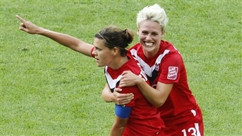 Christine Sinclair et Sophie Schmidt Christine Sinclair et Sophie Schmidt