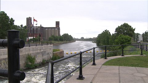 Une écluse du canal Lachine à Montréal Une écluse du canal Lachine à Montréal