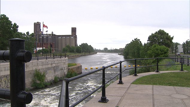 Une écluse du canal Lachine à Montréal Une écluse du canal Lachine à Montréal