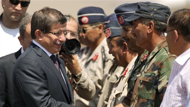 Le ministre turc des Affaires étrangères, Ahmet Davutoglu, reçu à Benghazi Le ministre turc des Affaires étrangères, Ahmet Davutoglu, reçu à Benghazi