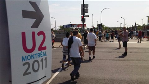 Le niveau d'activité augmente aux abords de la station Namur, à quelques heures du spectacle de U2 à l'ancien hippodrome. Le niveau d'activité augmente aux abords de la station Namur, à quelques heures du spectacle de U2 à l'ancien hippodrome.