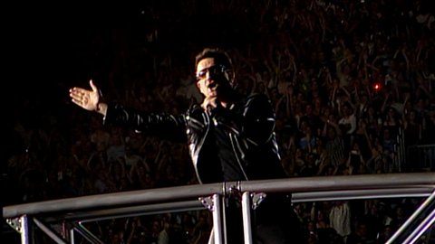 Le chanteur Bono de U2 à Montréal Le chanteur Bono de U2 à Montréal