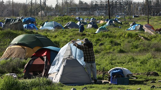 Un camp de sans-abri à Sacramento en Californie en 2009. Un camp de sans-abri à Sacramento en Californie en 2009.