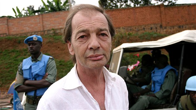L'écrivain et journaliste Gil Courtemanche lors d'un séjour au Rwanda en 2005. L'écrivain et journaliste Gil Courtemanche lors d'un séjour au Rwanda en 2005.